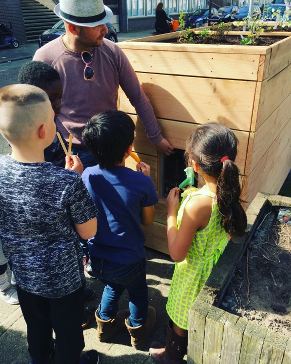 Wormenhotel Zeeheldenbuurt Den Haag5.JPG